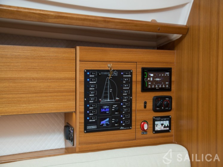 Maxus 33.1 RS Prestige - Yacht Charter Sailica