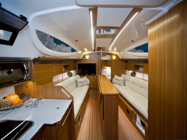 Maxus 33.1 RS Prestige - Yacht Charter Sailica