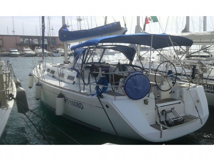 Dufour 425 - Yacht Charter Sailica