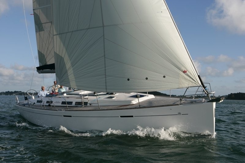 Dufour 425 - Yacht Charter Sailica
