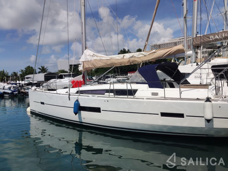 Dufour 500 GL - Yacht Charter Sailica