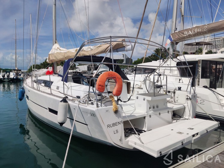 Dufour 500 GL - Yacht Charter Sailica