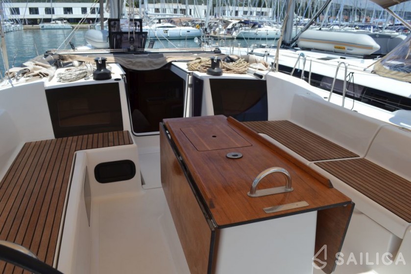 Dufour 500 GL - Yacht Charter Sailica