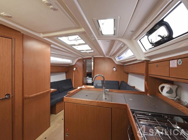 Bavaria 37 Cruiser - Yacht Charter Sailica