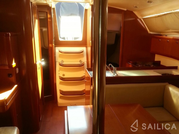 Oceanis 37 - Yacht Charter Sailica