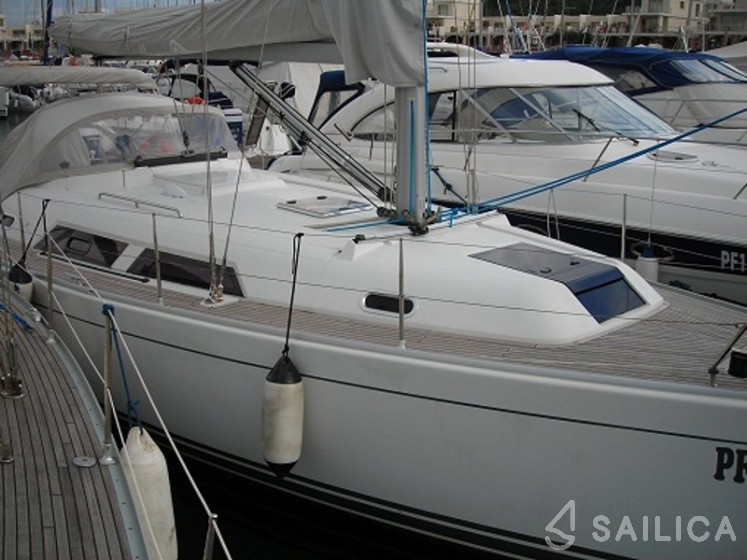 Hanse 370 - Yacht Charter Sailica