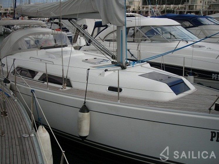 Hanse 370 - Yacht Charter Sailica