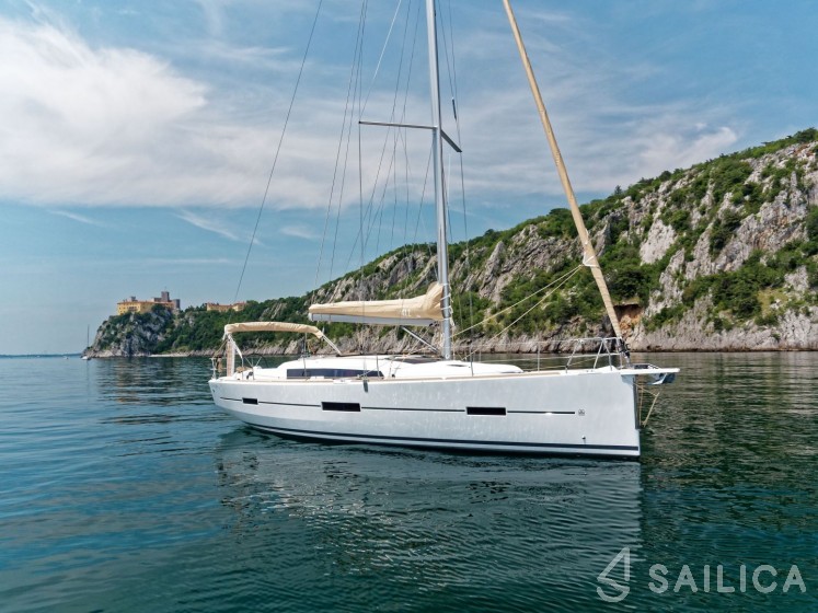 Dufour 412 GL - Yacht Charter Sailica