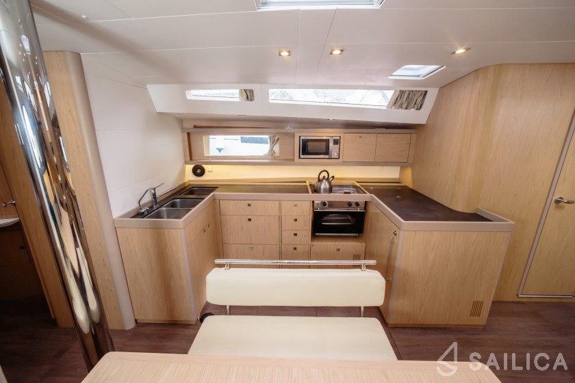 Oceanis 48 - Yacht Charter Sailica