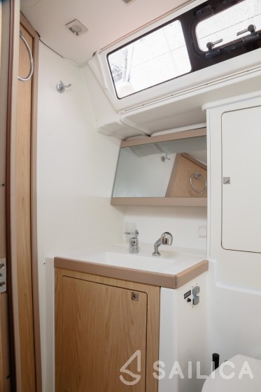 Oceanis 48 - Yacht Charter Sailica
