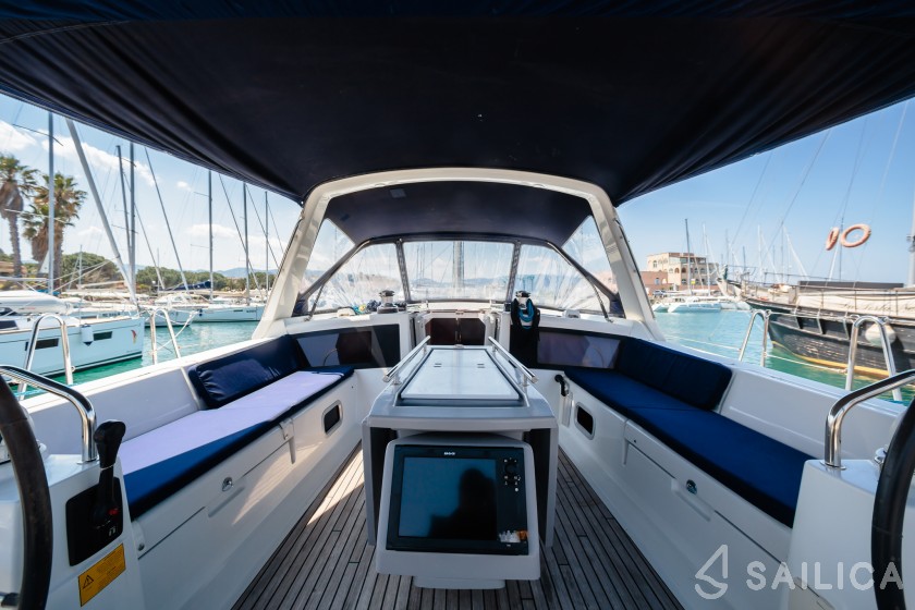 Oceanis 48 - Yacht Charter Sailica