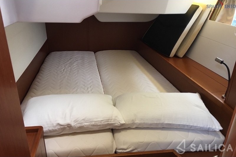 Oceanis 48 - Yacht Charter Sailica