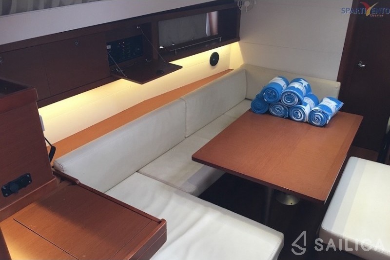 Oceanis 48 - Yacht Charter Sailica