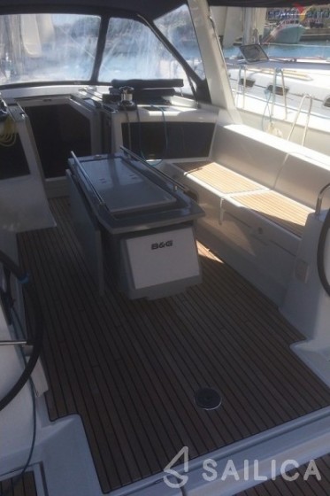 Oceanis 48 - Yacht Charter Sailica