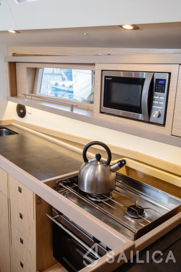 Oceanis 48 - Yacht Charter Sailica