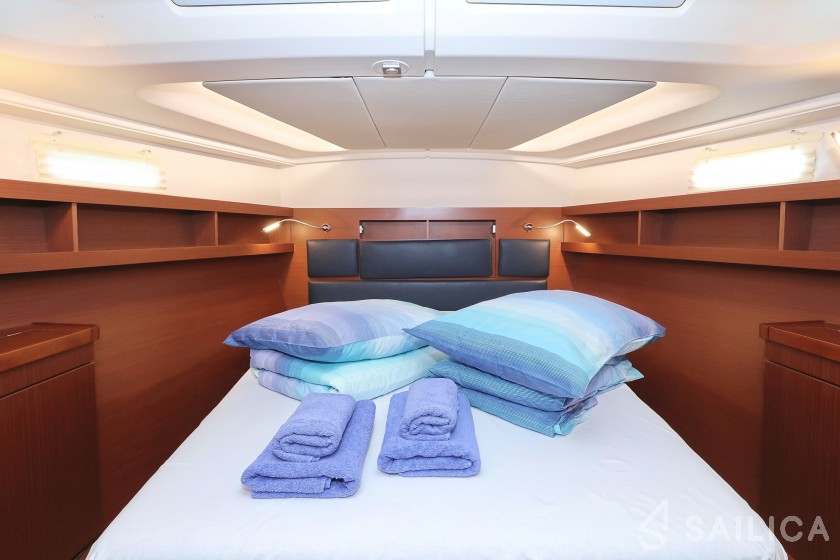 Hanse 505 - 4 + 1 cab. - Yacht Charter Sailica