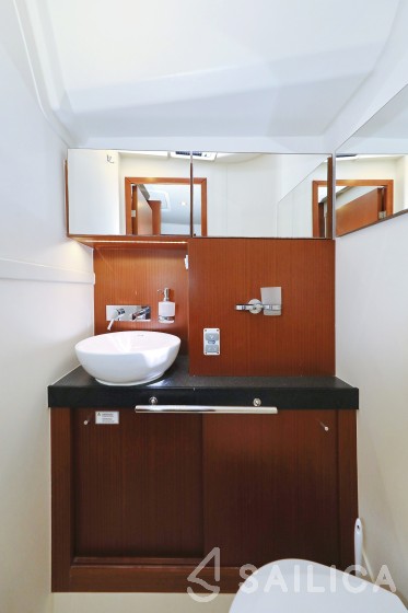 Hanse 505 - 4 + 1 cab. - Yacht Charter Sailica