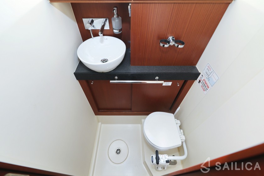 Hanse 505 - 4 + 1 cab. - Yacht Charter Sailica