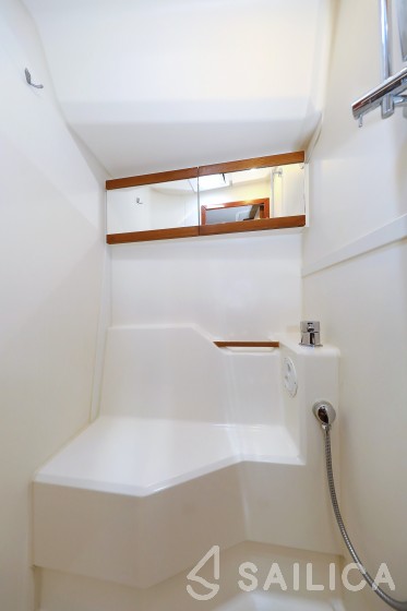 Hanse 505 - 4 + 1 cab. - Yacht Charter Sailica