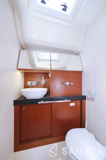Hanse 505 - 4 + 1 cab. - Yacht Charter Sailica
