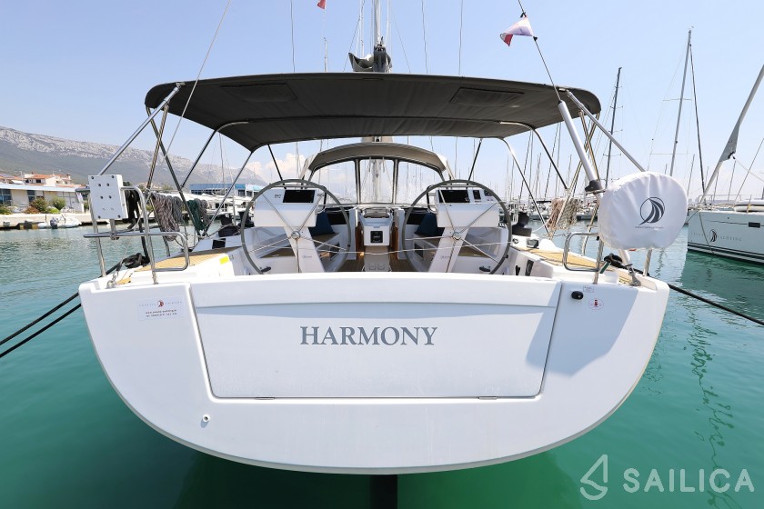 Hanse 505 - 4 + 1 cab. - Yacht Charter Sailica