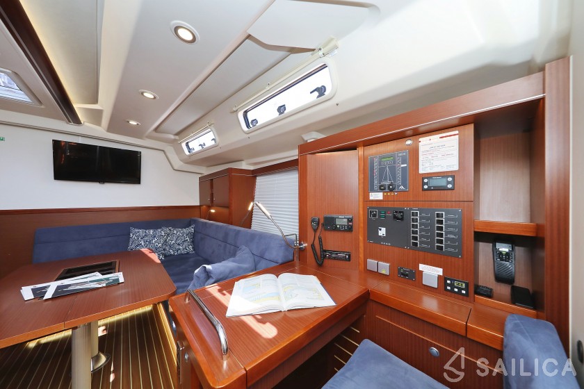 Hanse 505 - 4 + 1 cab. - Yacht Charter Sailica