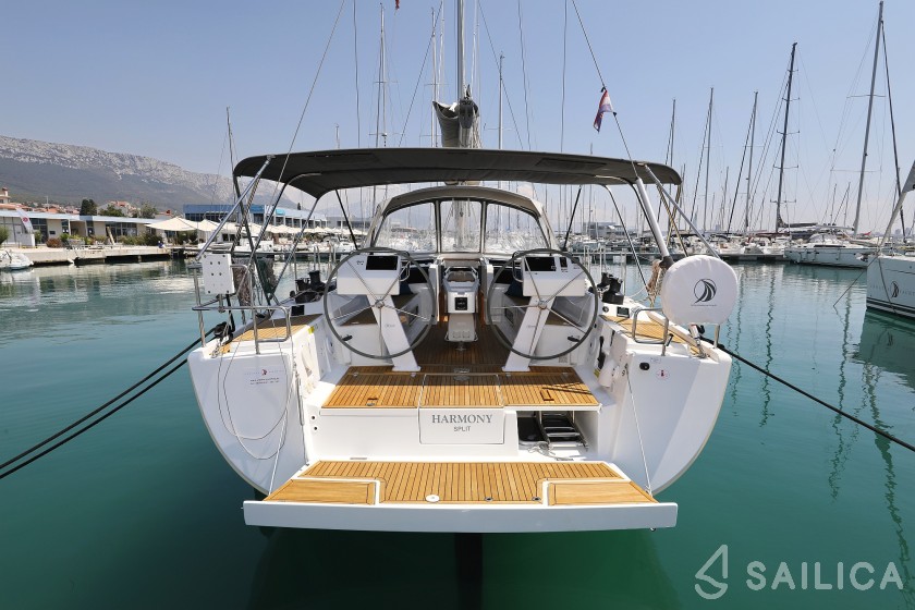 Hanse 505 - 4 + 1 cab. - Yacht Charter Sailica