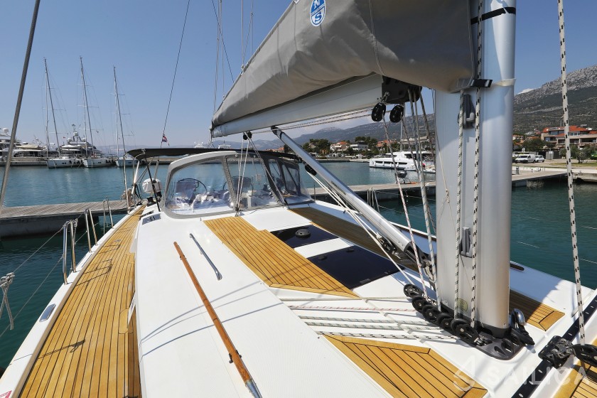 Hanse 505 - 4 + 1 cab. - Yacht Charter Sailica
