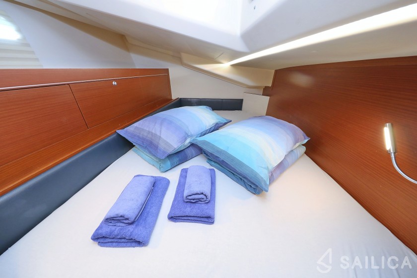 Hanse 505 - 4 + 1 cab. - Yacht Charter Sailica