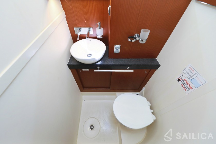 Hanse 505 - 4 + 1 cab. - Yacht Charter Sailica