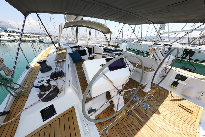 Hanse 505 - 4 + 1 cab. - Yacht Charter Sailica
