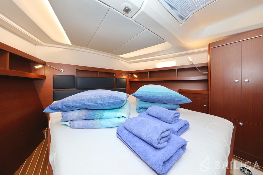 Hanse 505 - 4 + 1 cab. - Yacht Charter Sailica