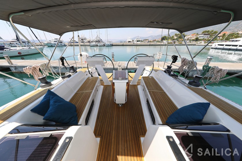Hanse 505 - 4 + 1 cab. - Yacht Charter Sailica