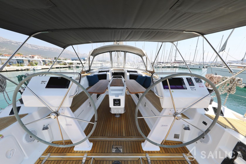 Hanse 505 - 4 + 1 cab. - Yacht Charter Sailica