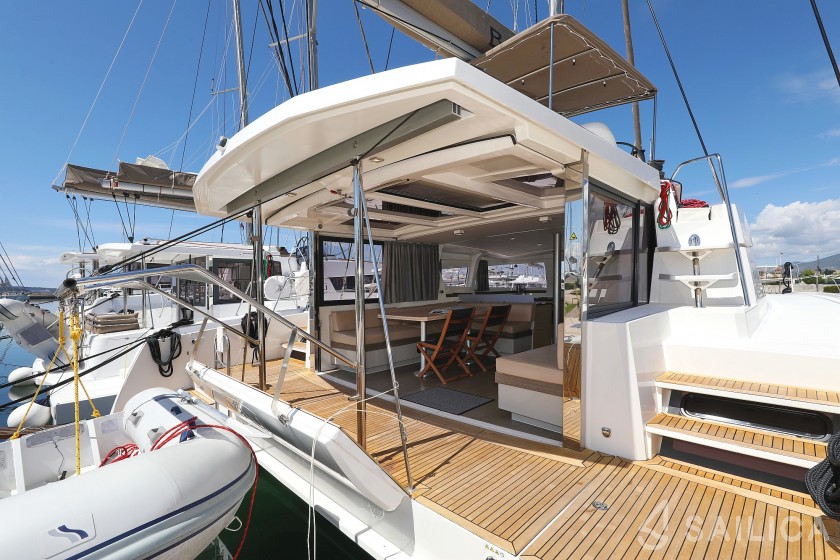 Bali 4.3 - Yacht Charter Sailica