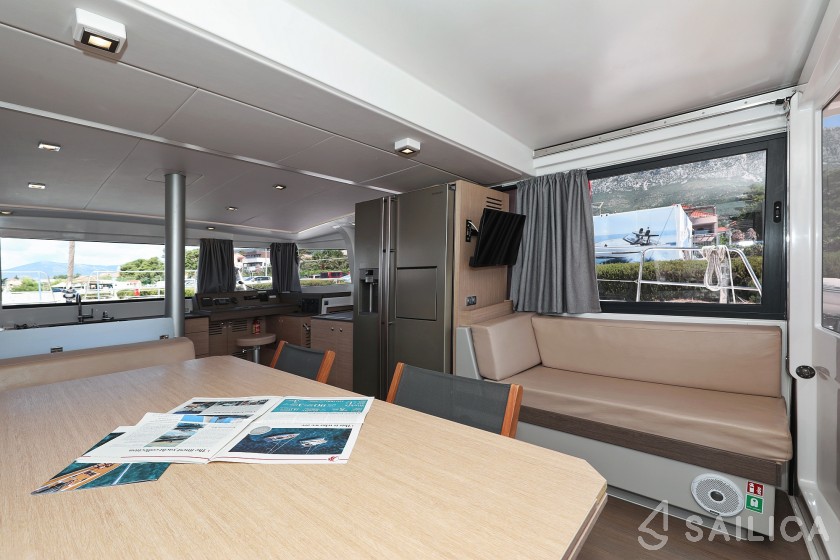 Bali 4.3 - Yacht Charter Sailica