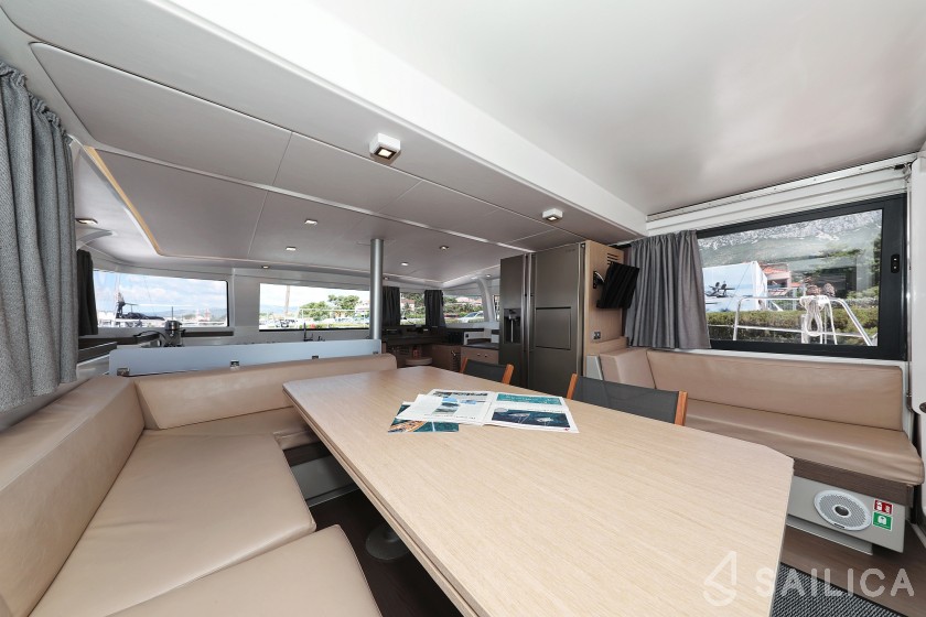 Bali 4.3 - Yacht Charter Sailica