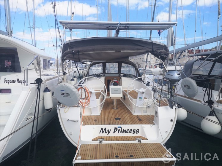 Bavaria 37 Cruiser - Yacht Charter Sailica