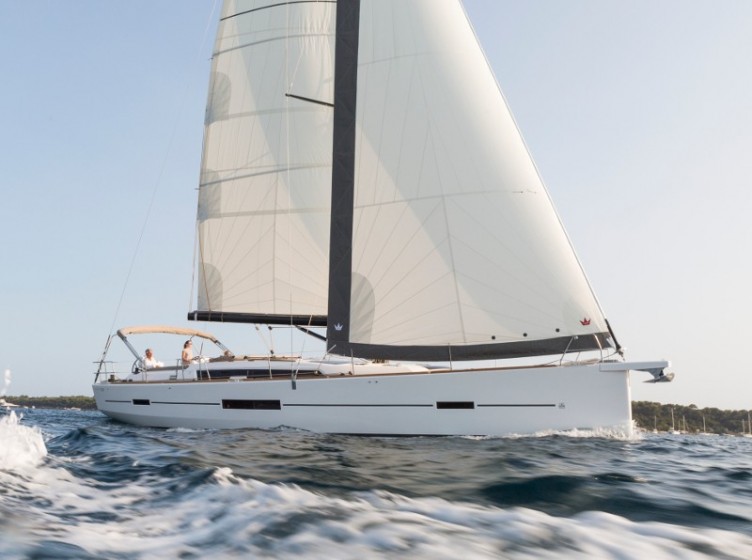 Dufour 520 GL - Yacht Charter Sailica