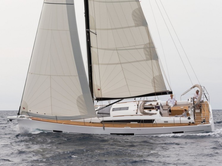 Dufour 520 GL - Yacht Charter Sailica