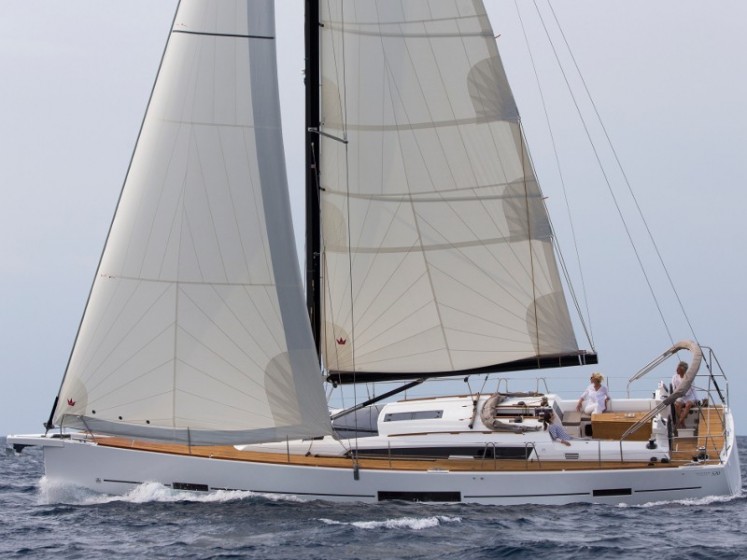 Dufour 520 GL - Yacht Charter Sailica