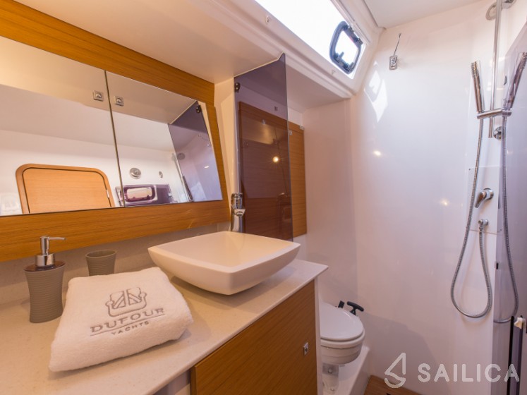 Dufour 520 GL - Yacht Charter Sailica