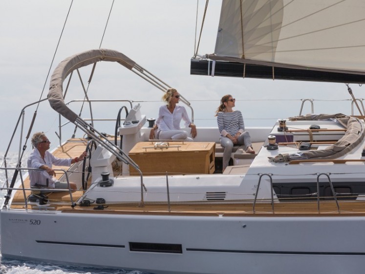 Dufour 520 GL - Yacht Charter Sailica