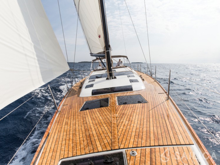 Dufour 520 GL - Yacht Charter Sailica