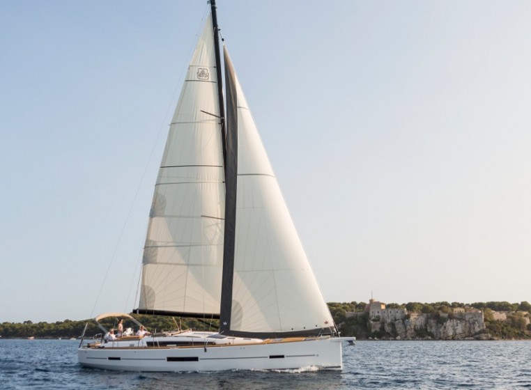Dufour 520 GL - Yacht Charter Sailica