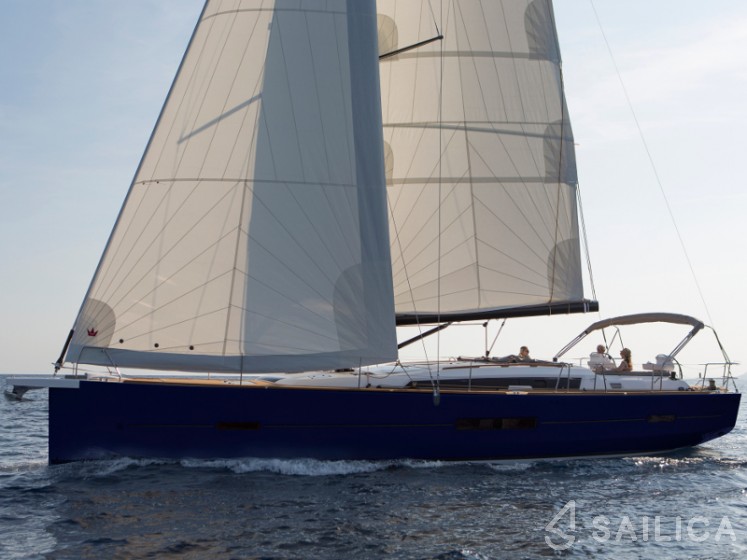 Dufour 520 GL - Yacht Charter Sailica