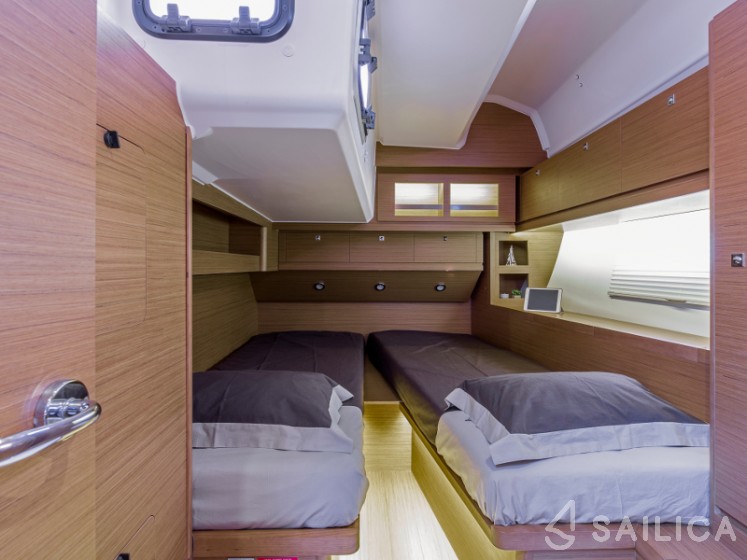 Dufour 520 GL - Yacht Charter Sailica