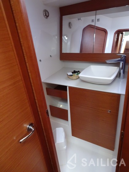 Dufour 520 GL - Yacht Charter Sailica