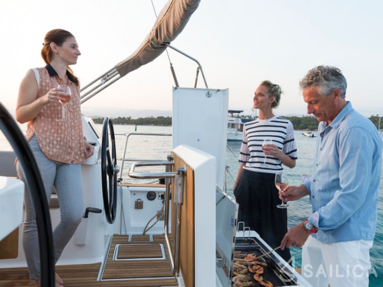 Dufour 520 GL - Yacht Charter Sailica