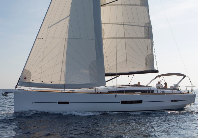Dufour 520 GL - Yacht Charter Sailica